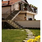 Ξενοδοχείο με διαμερίσματα Oasi 5*